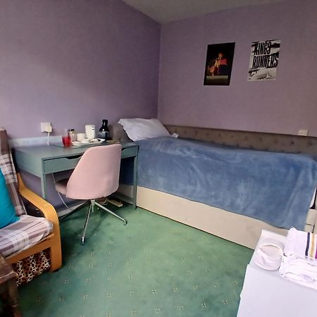 Cosy Single Room Only For Ladies In Tower Bridge Londýn Exteriér fotografie